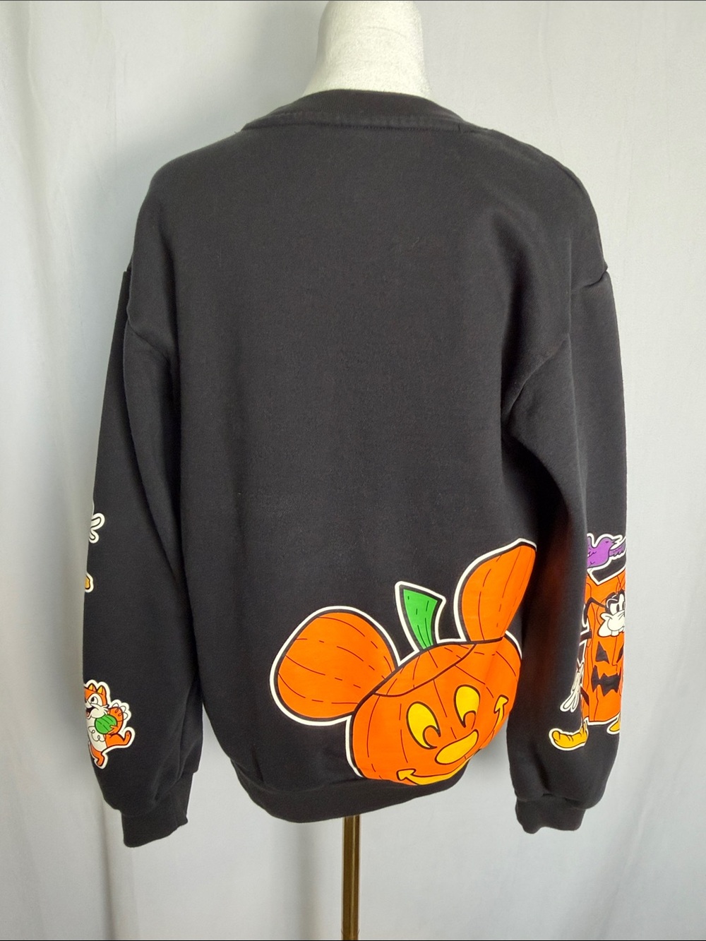Disney Parks 2022 Halloween Trick or Treat Mickey and Friends Sweatshirt Size S - Picture 6 of 12